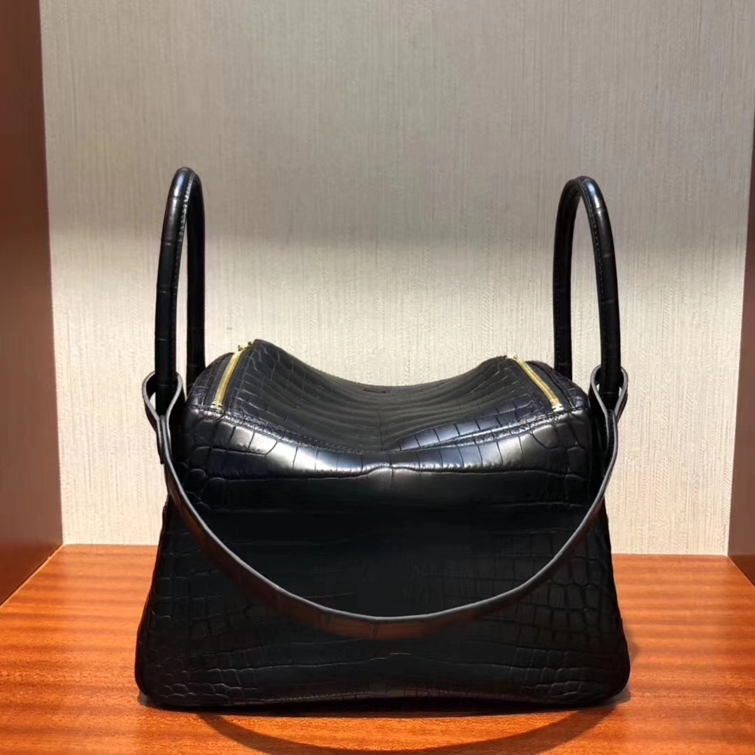 Hermès(爱马仕)Lindy 雾面两点尼罗鳄 ck89黑色 顶级工艺 蜡线全手工 金扣 26cm-拉尔森鳄鱼皮具定制 - 爱马仕包包官网 Hermès(爱马仕)Lindy 雾面两点尼罗鳄 ck89黑色 顶级工艺 蜡线全手工 金扣 26cm
