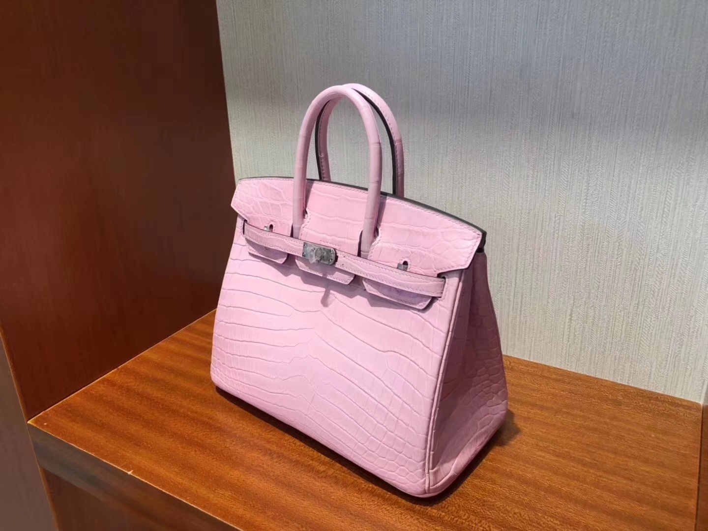 Hermès(爱马仕)Birkin铂金包 Crocodile matt 雾面鳄鱼 芭比粉 银扣 顶级手缝 超粉嫩 25cm-拉尔森鳄鱼皮具定制 - 爱马仕包包官网 Hermès(爱马仕)Birkin铂金包 Crocodile matt 雾面鳄鱼 芭比粉 银扣 顶级手缝 超粉嫩 25cm
