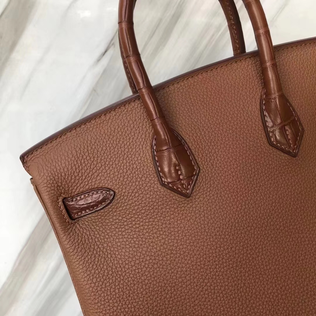 Hermès(爱马仕)Birkin铂金包 金棕色 touch 雾面鳄鱼拼小牛皮 玫瑰金 25cm-拉尔森鳄鱼皮具定制 - 爱马仕包包官网 Hermès(爱马仕)Birkin铂金包 金棕色 touch 雾面鳄鱼拼小牛皮 玫瑰金 25cm