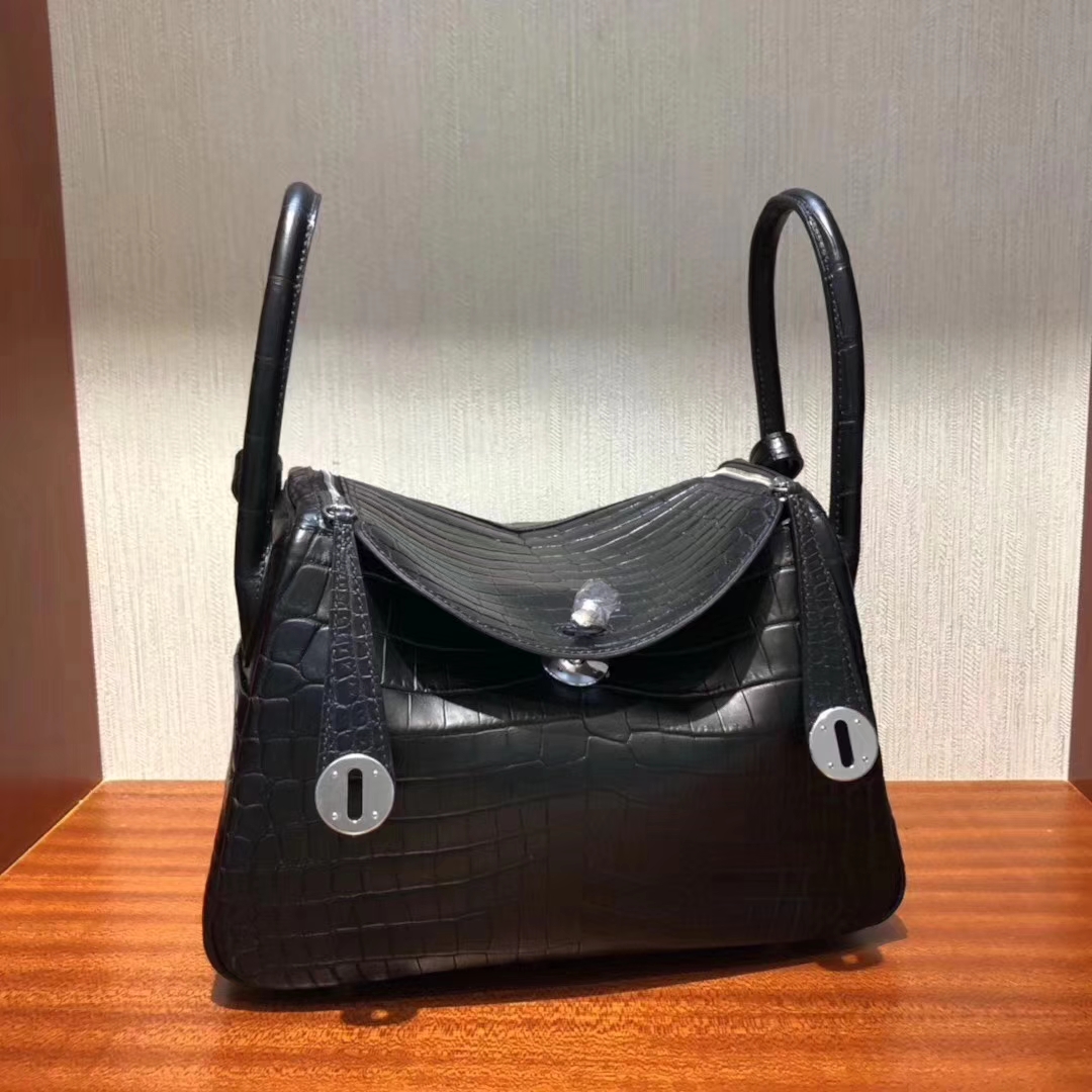 Hermès(爱马仕)Lindy 雾面两点尼罗鳄 ck89黑色 顶级工艺 蜡线全手工 银扣 26cm-拉尔森鳄鱼皮具定制 - 爱马仕包包官网 Hermès(爱马仕)Lindy 雾面两点尼罗鳄 ck89黑色 顶级工艺 蜡线全手工 银扣 26cm