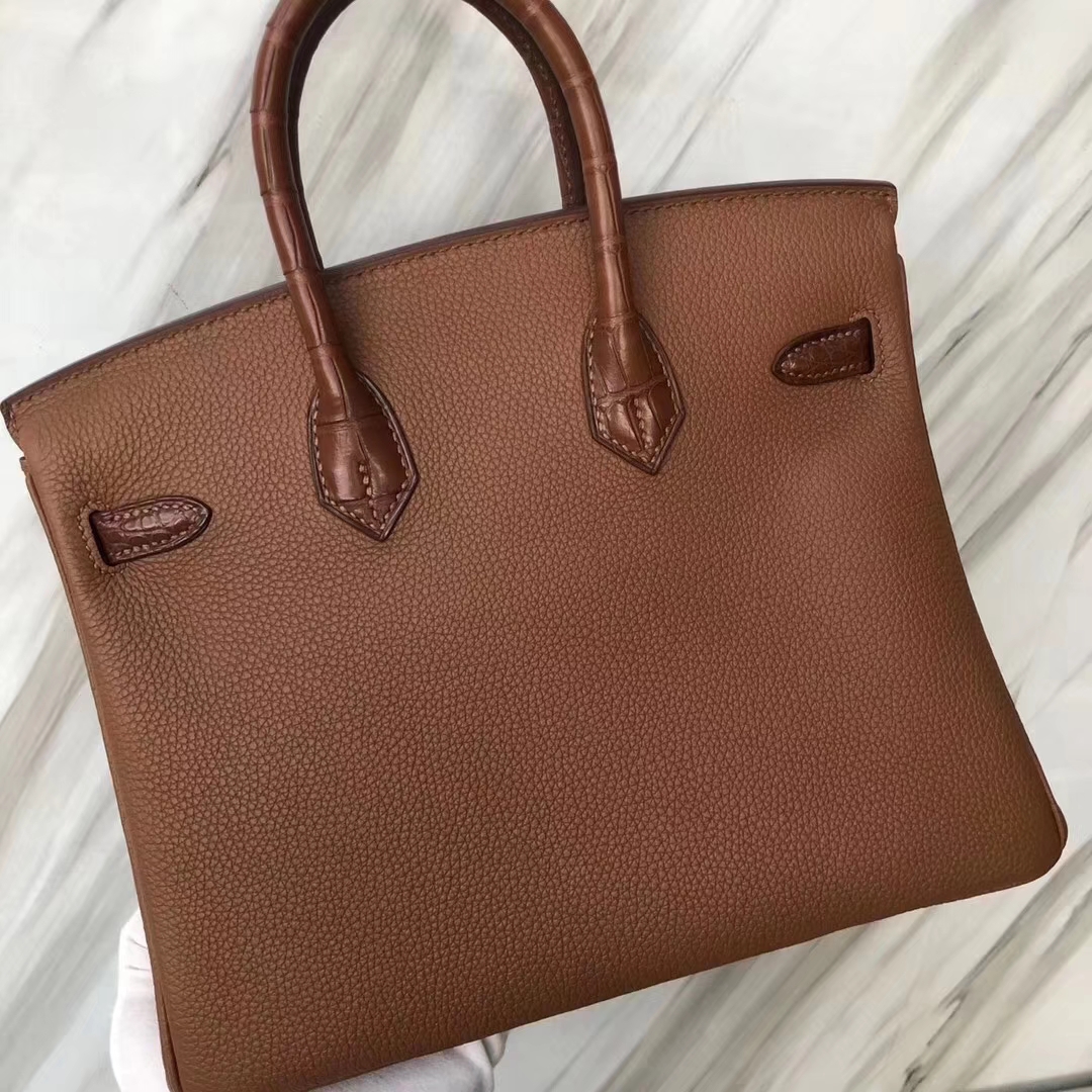 Hermès(爱马仕)Birkin铂金包 金棕色 touch 雾面鳄鱼拼小牛皮 玫瑰金 25cm-拉尔森鳄鱼皮具定制 - 爱马仕包包官网 Hermès(爱马仕)Birkin铂金包 金棕色 touch 雾面鳄鱼拼小牛皮 玫瑰金 25cm