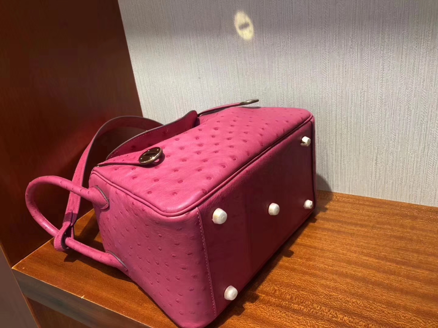 Hermès（爱马仕）Lindy琳迪包 Ostrich kk 鸵鸟 E5 糖果粉 金扣 26cm