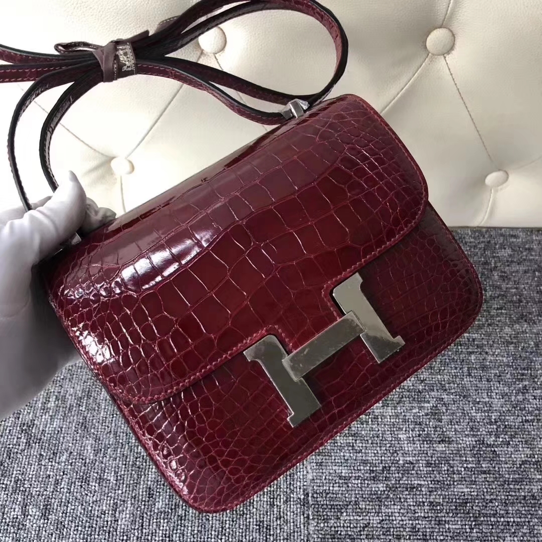 Hermès（爱马仕）Constance空姐包 Crocodile shiny 亮面鳄鱼 F5 勃艮第酒红 银扣 18cm