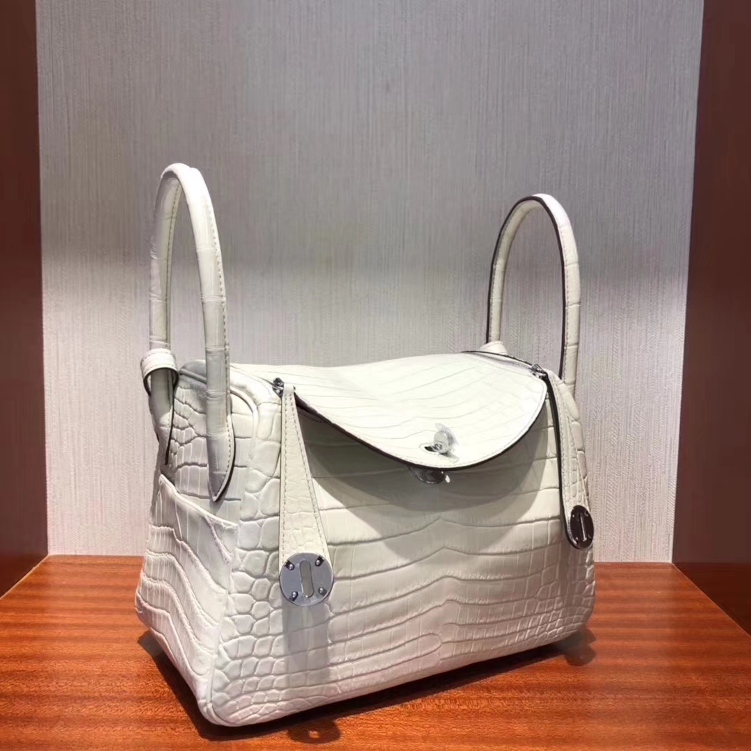 Hermès(爱马仕)Lindy 雾面两点尼罗鳄 8L奶油白 顶级工艺 蜡线全手工 银扣 26cm-拉尔森鳄鱼皮具定制 - 爱马仕包包官网 Hermès(爱马仕)Lindy 雾面两点尼罗鳄 8L奶油白 顶级工艺 蜡线全手工 银扣 26cm