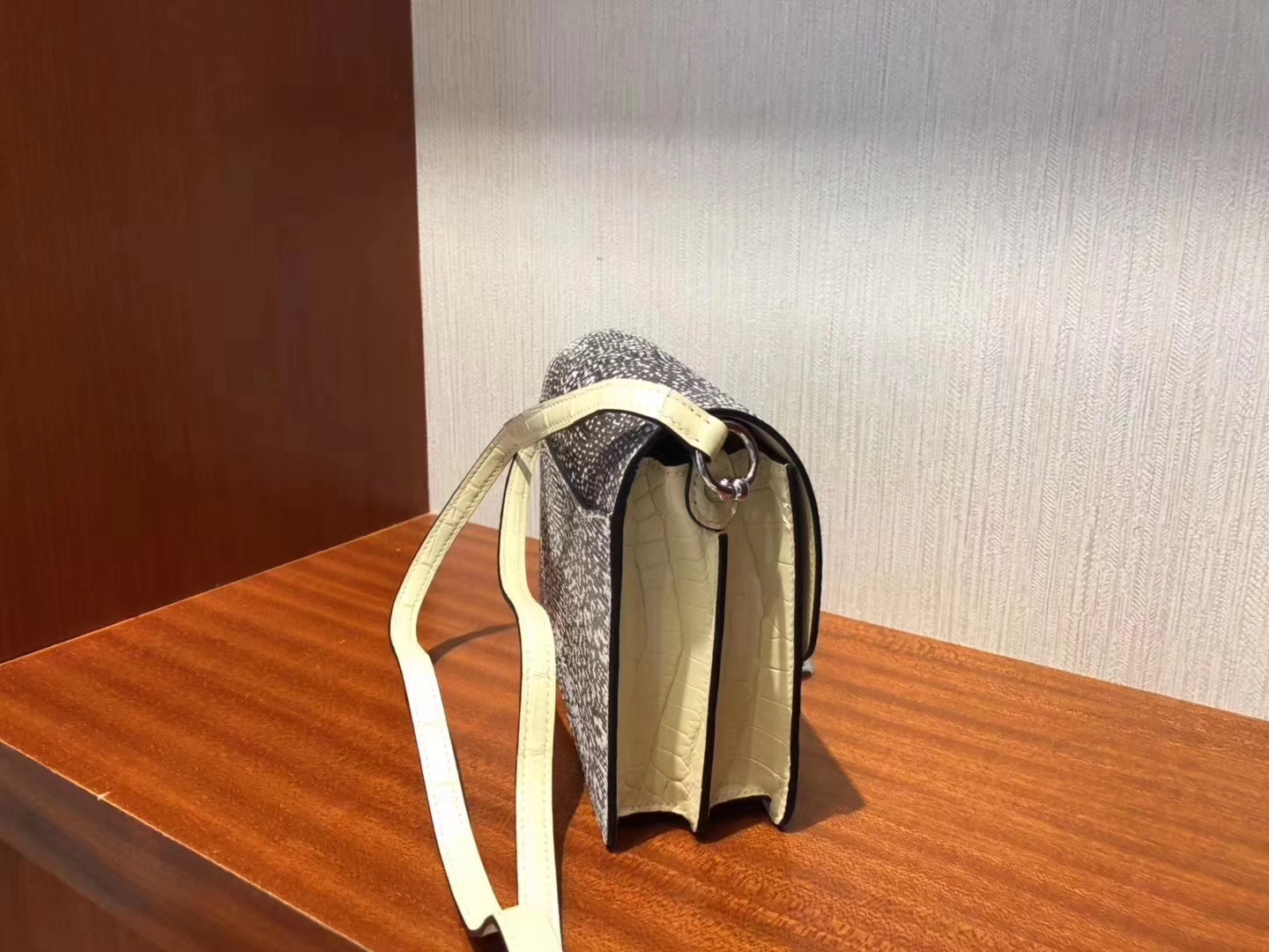 Hermès（爱马仕）Roulis猪鼻包 雾面鳄鱼 Y1香草色 小喜马拉雅色蜥蜴皮 银扣 18cm
