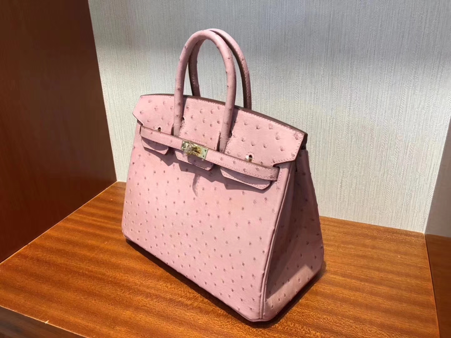 Hermès(爱马仕)Birkin铂金包 Ostrich kk鸵鸟 cc94 陶瓷粉 金扣 顶级手缝 25cm 现货-拉尔森鳄鱼皮具定制 - 爱马仕包包官网 Hermès(爱马仕)Birkin铂金包 Ostrich kk鸵鸟 cc94 陶瓷粉 金扣 顶级手缝 25cm 现货