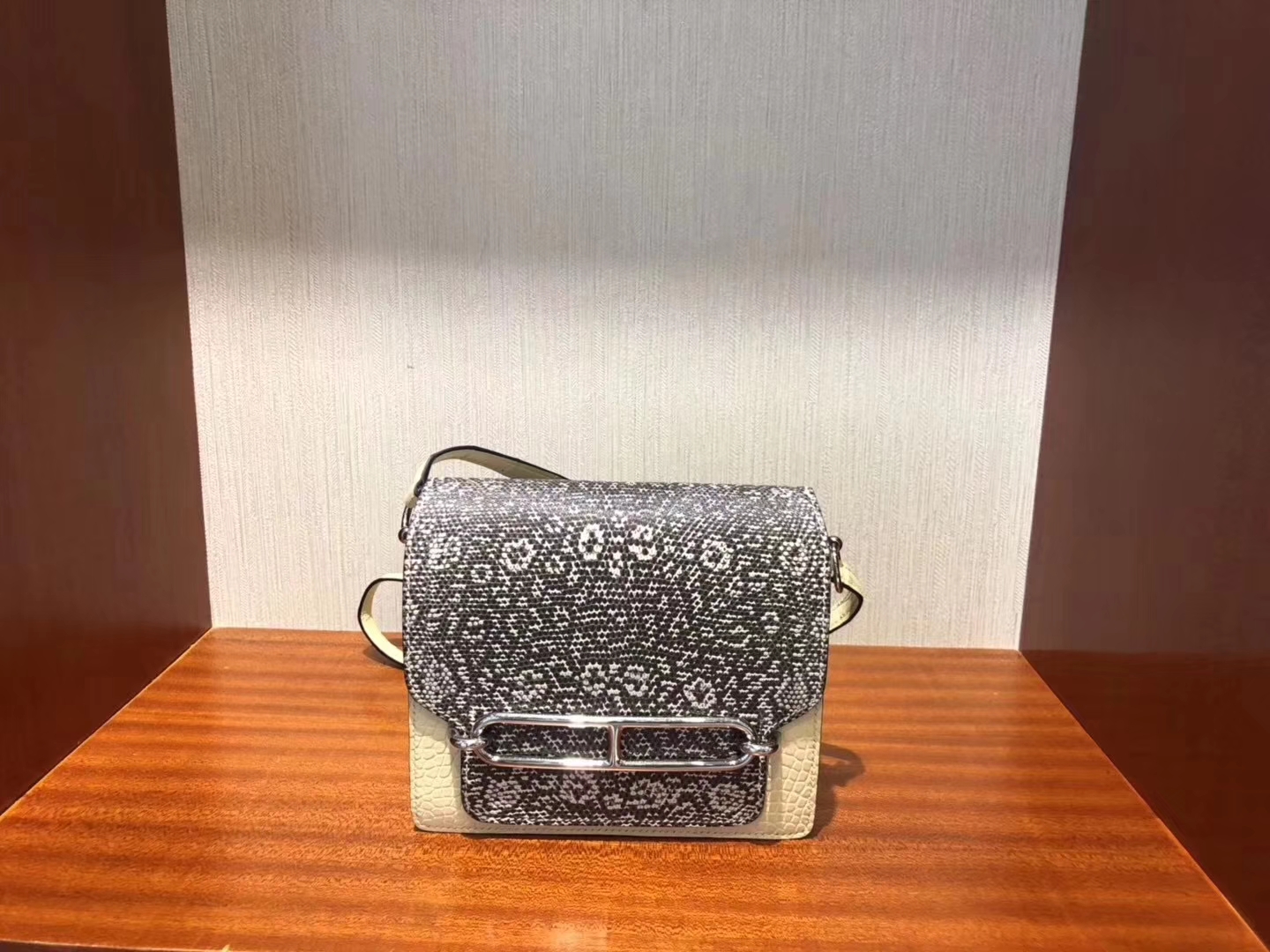 Hermès（爱马仕）Roulis猪鼻包 雾面鳄鱼 Y1香草色 小喜马拉雅色蜥蜴皮 银扣 18cm