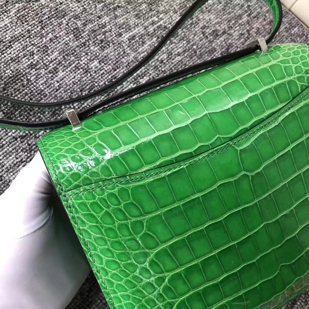 Hermès（爱马仕）Comstance空姐包 Alligator shiny 亮面鳄鱼 1Ｔ 仙人掌绿  银扣 18cm