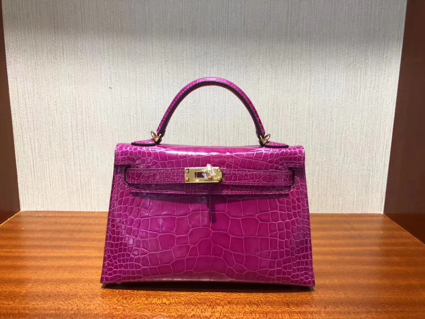 Hermès（爱马仕）Minikelly ll Alligator shiny 亮面鳄鱼 J5 天方夜谭粉紫 金扣 超美现货