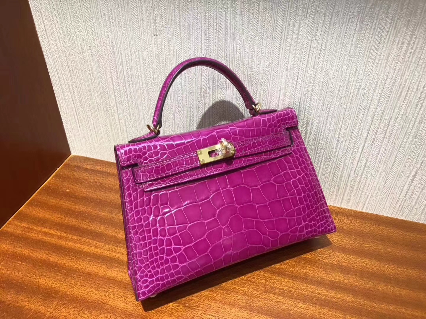 Hermès（爱马仕）Minikelly ll Alligator shiny 亮面鳄鱼 J5 天方夜谭粉紫 金扣 超美现货