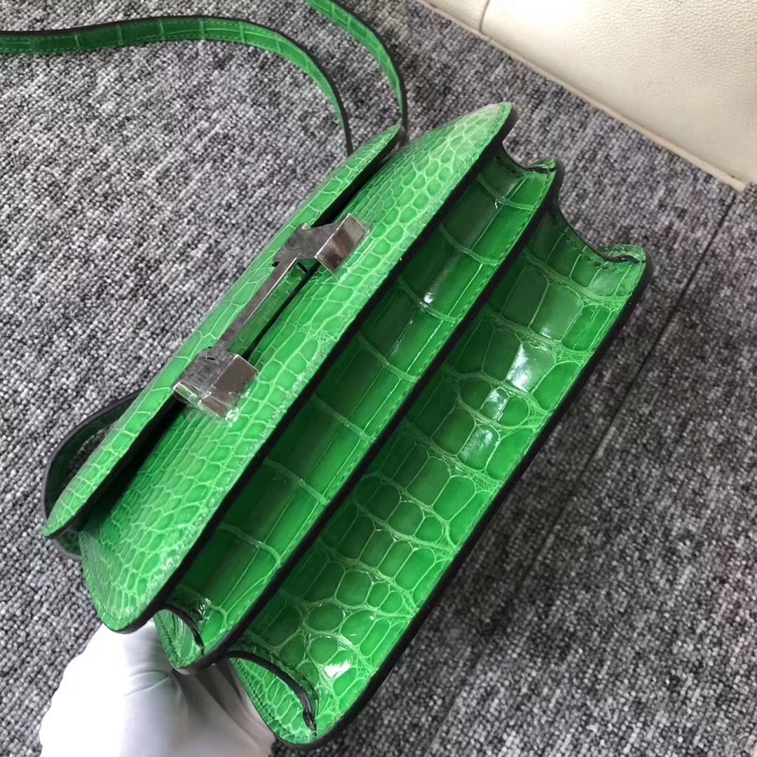 Hermès（爱马仕）Comstance空姐包 Alligator shiny 亮面鳄鱼 1Ｔ 仙人掌绿  银扣 18cm