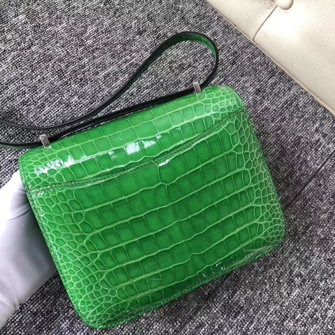 Hermès（爱马仕）Comstance空姐包 Alligator shiny 亮面鳄鱼 1Ｔ 仙人掌绿  银扣 18cm