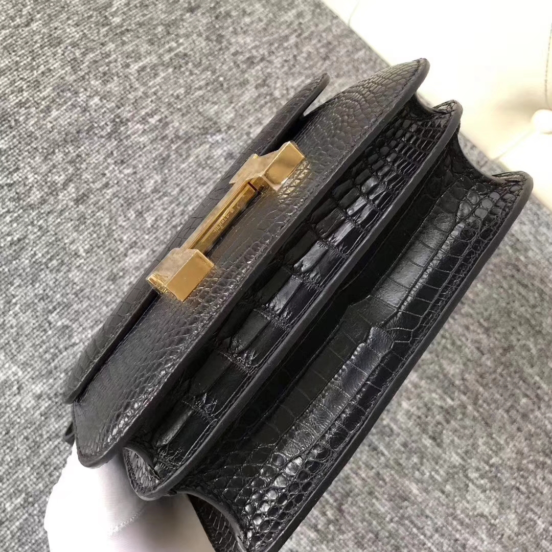 Hermès（爱马仕）Constance空姐包 Alligator matt 雾面鳄鱼 ck89 黑色 noir 金扣 18cm