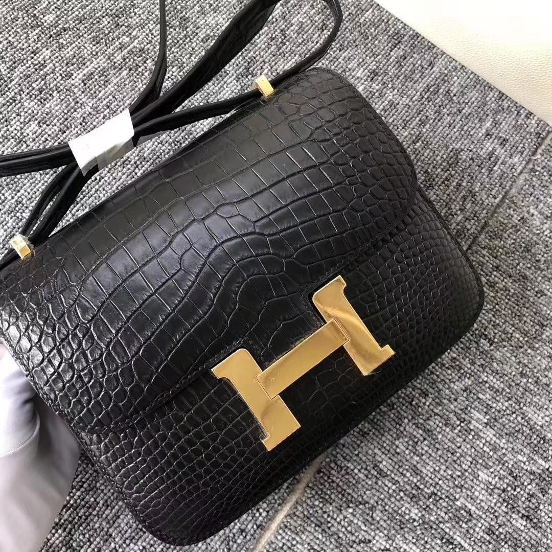 Hermès(爱马仕)Constance空姐包 Alligator matt 雾面鳄鱼 ck89 黑色 noir 金扣 18cm-拉尔森鳄鱼皮具定制 - 爱马仕包包官网 Hermès(爱马仕)Constance空姐包 Alligator matt 雾面鳄鱼 ck89 黑色 noir 金扣 18cm