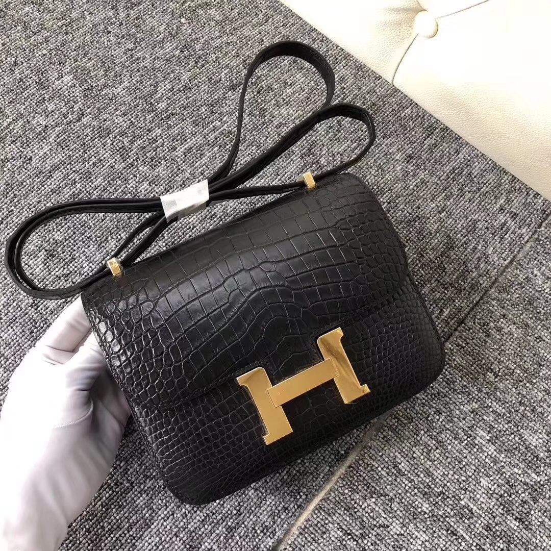 Hermès（爱马仕）Constance空姐包 Alligator matt 雾面鳄鱼 ck89 黑色 noir 金扣 18cm