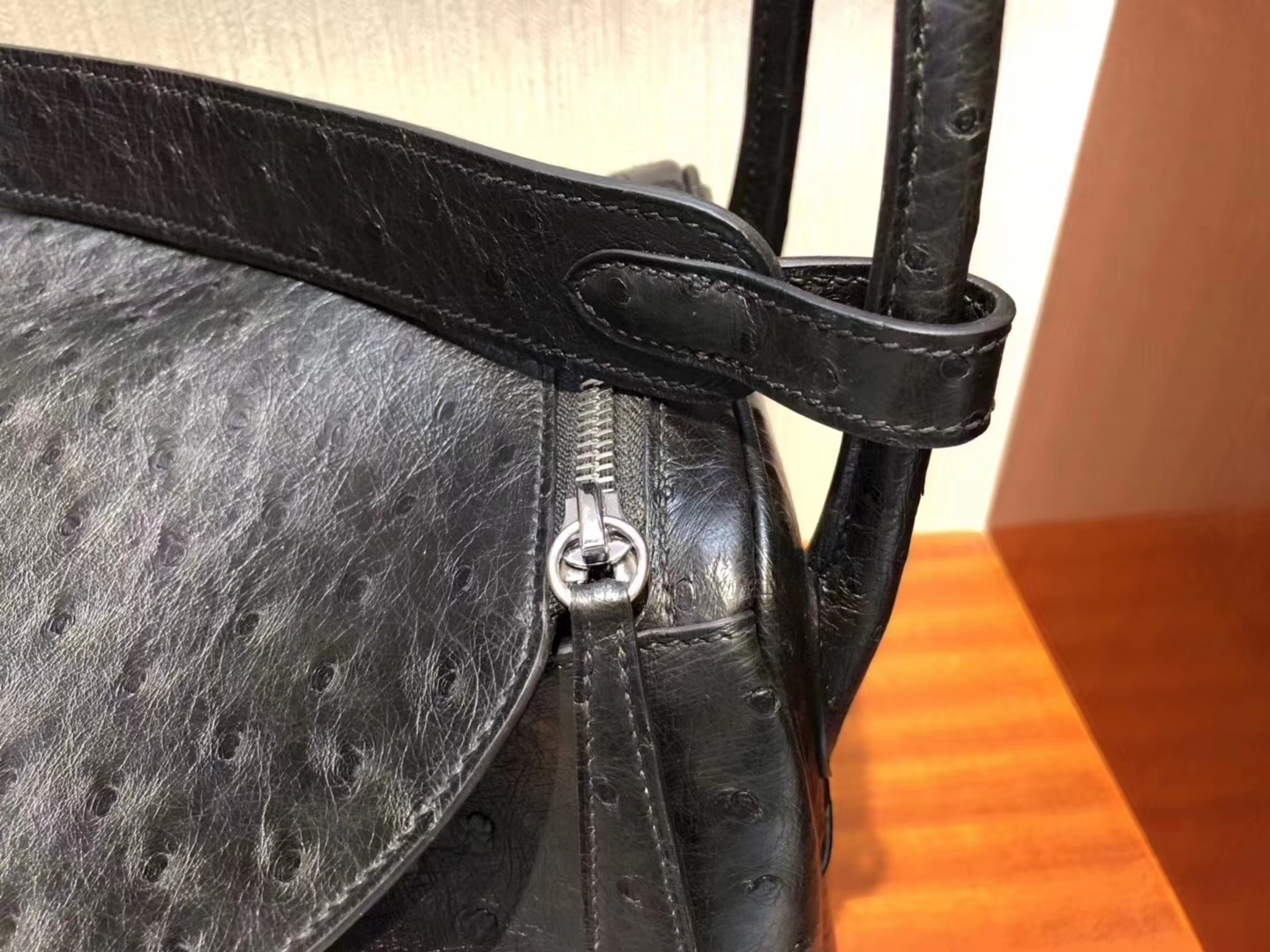 Hermès(爱马仕)Lindy琳迪包 Ostrich kk鸵鸟 ck89 黑色 noir 银扣 30cm-拉尔森鳄鱼皮具定制 - 爱马仕包包官网 Hermès(爱马仕)Lindy琳迪包 Ostrich kk鸵鸟 ck89 黑色 noir 银扣 30cm