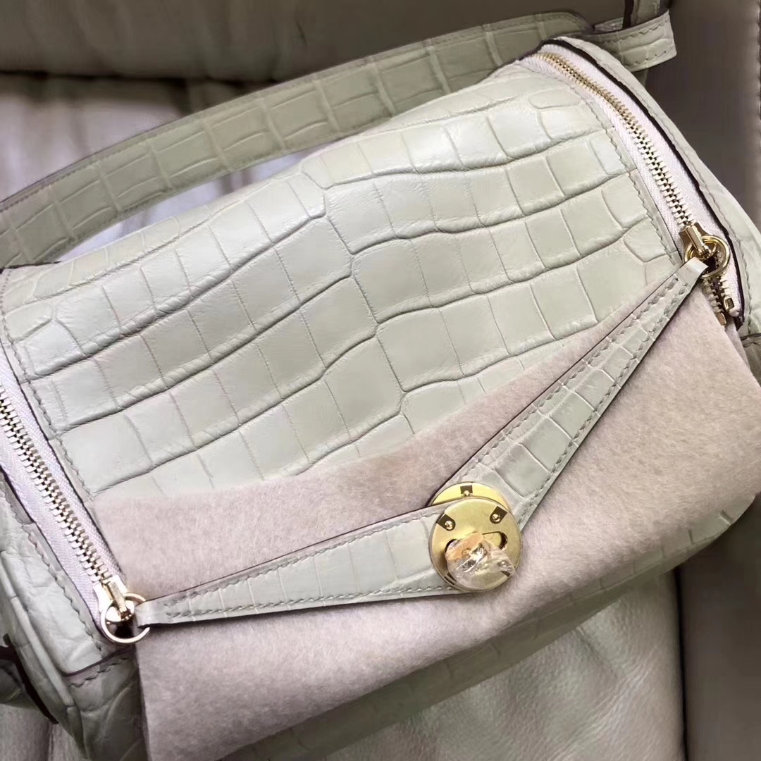 Hermès(爱马仕)Lindy琳迪包 8L 奶油白 雾面鳄鱼 Boton 金扣26cm-拉尔森鳄鱼皮具定制 - 爱马仕包包官网 Hermès(爱马仕)Lindy琳迪包 8L 奶油白 雾面鳄鱼 Boton 金扣26cm