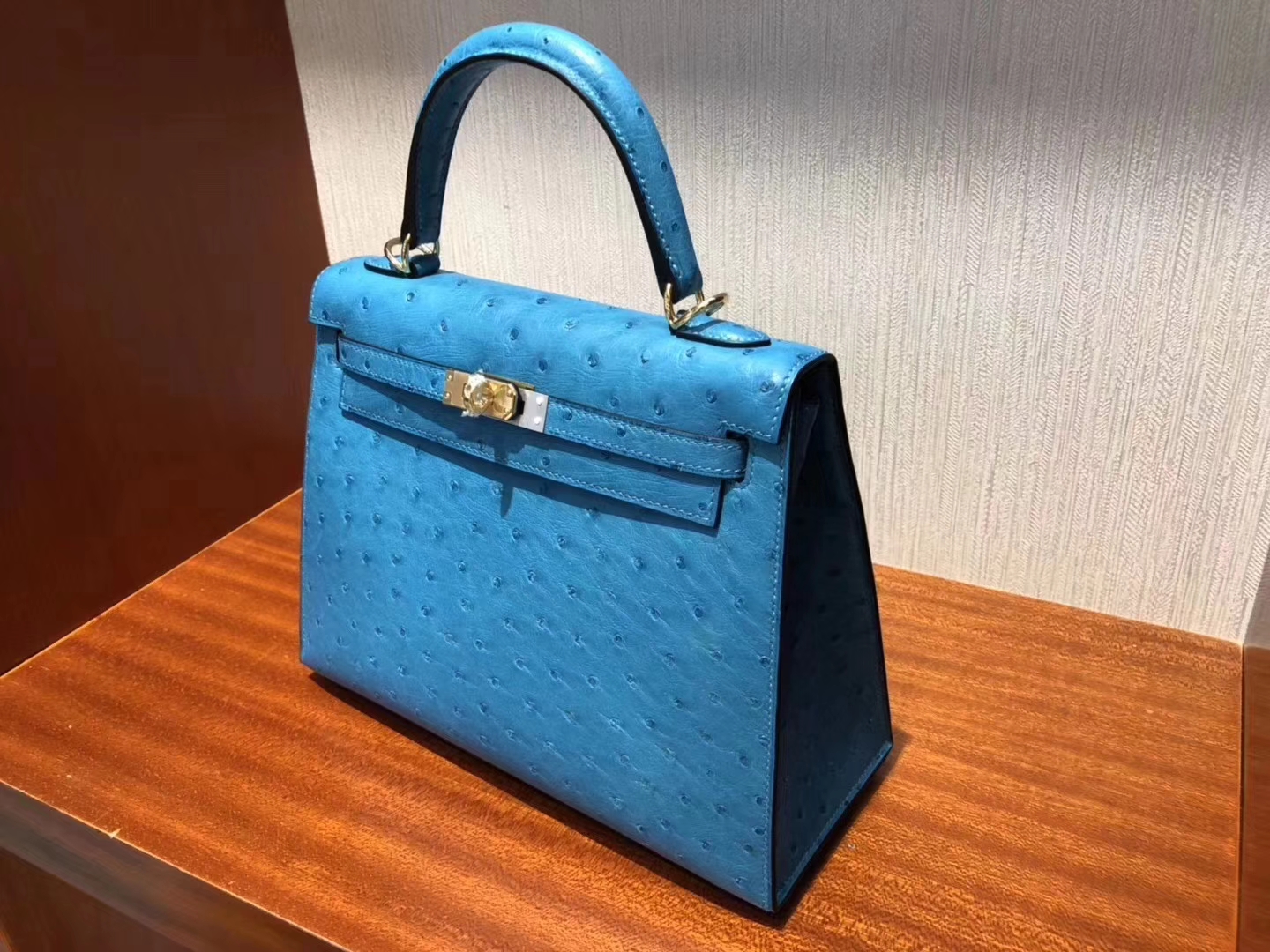 Hermès(爱马仕)Kelly凯莉包 Ostrich kk鸵鸟 7w 伊兹密尔蓝 金扣 小可爱 25cm 现货-拉尔森鳄鱼皮具定制 - 爱马仕包包官网 Hermès(爱马仕)Kelly凯莉包 Ostrich kk鸵鸟 7w 伊兹密尔蓝 金扣 小可爱 25cm 现货
