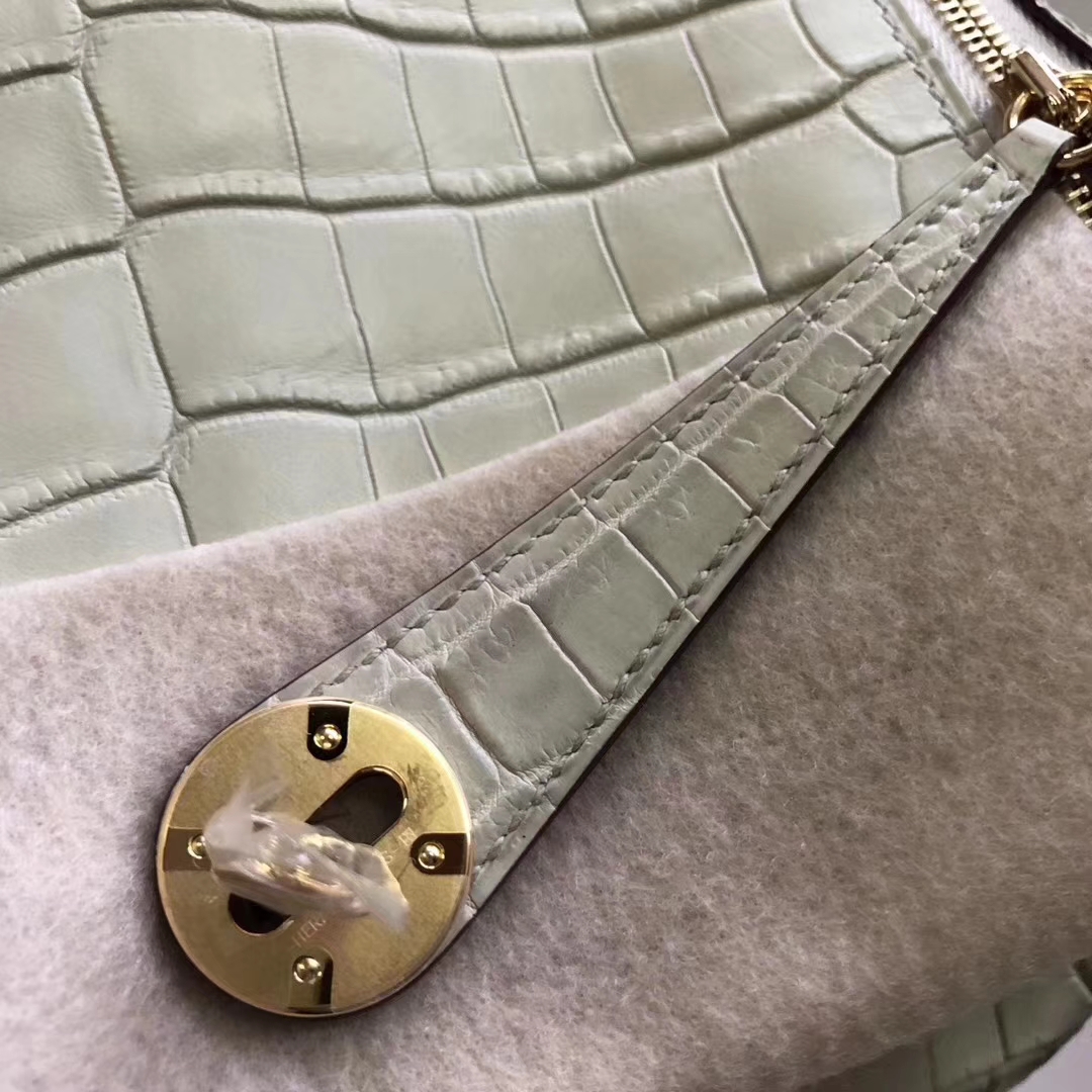 Hermès（爱马仕）Lindy琳迪包 8L 奶油白 雾面鳄鱼 Boton 金扣26cm