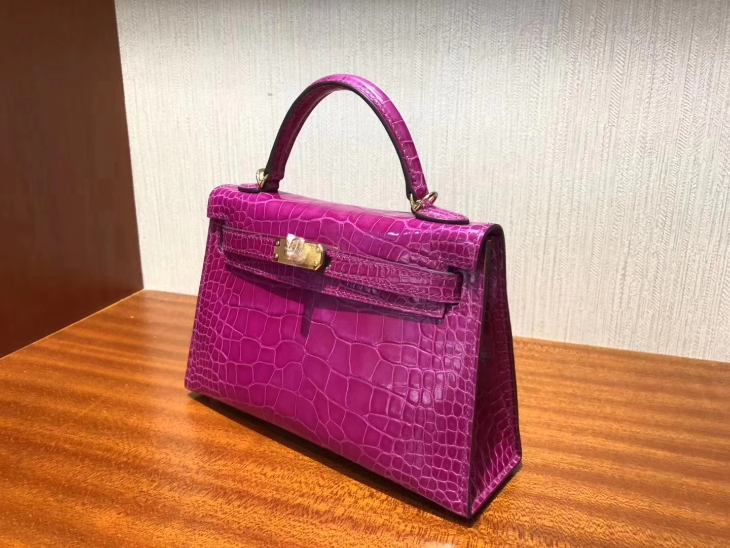 Hermès(爱马仕)Minikelly ll Alligator shiny 亮面鳄鱼 J5 天方夜谭粉紫 金扣 超美现货-拉尔森鳄鱼皮具定制 - 爱马仕包包官网 Hermès(爱马仕)Minikelly ll Alligator shiny 亮面鳄鱼 J5 天方夜谭粉紫 金扣 超美现货