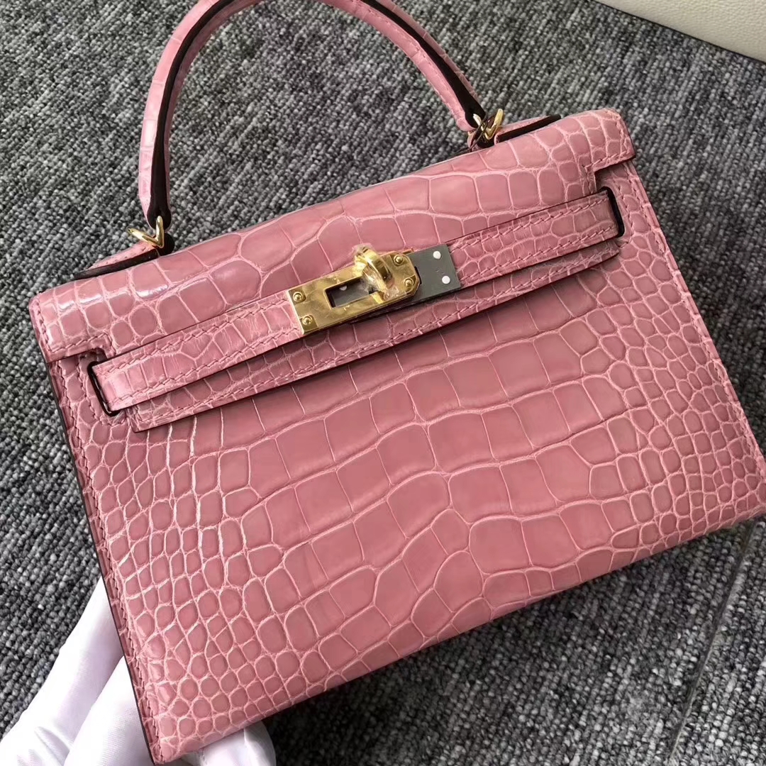 Hermès(爱马仕)Minikelly迷你凯莉 Alligator shiny 亮面鳄鱼 奶昔粉 金扣 超美现货 2代-拉尔森鳄鱼皮具定制 - 爱马仕包包官网 Hermès(爱马仕)Minikelly迷你凯莉 Alligator shiny 亮面鳄鱼 奶昔粉 金扣 超美现货 2代