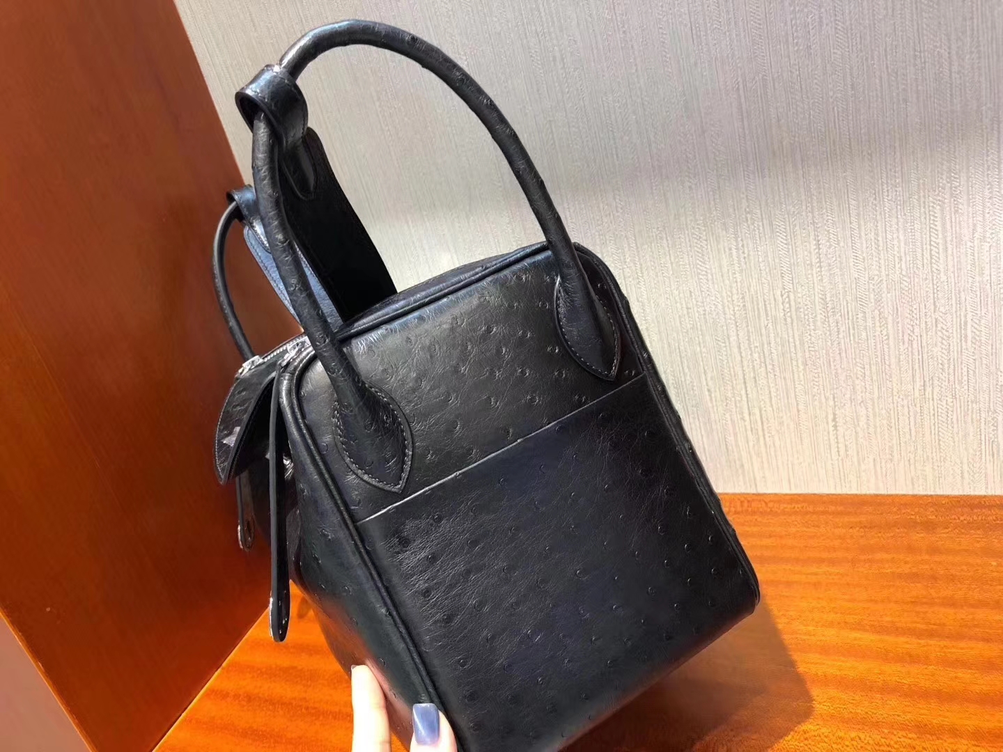 Hermès（爱马仕）Lindy琳迪包 Ostrich kk鸵鸟 ck89 黑色 noir 银扣 30cm