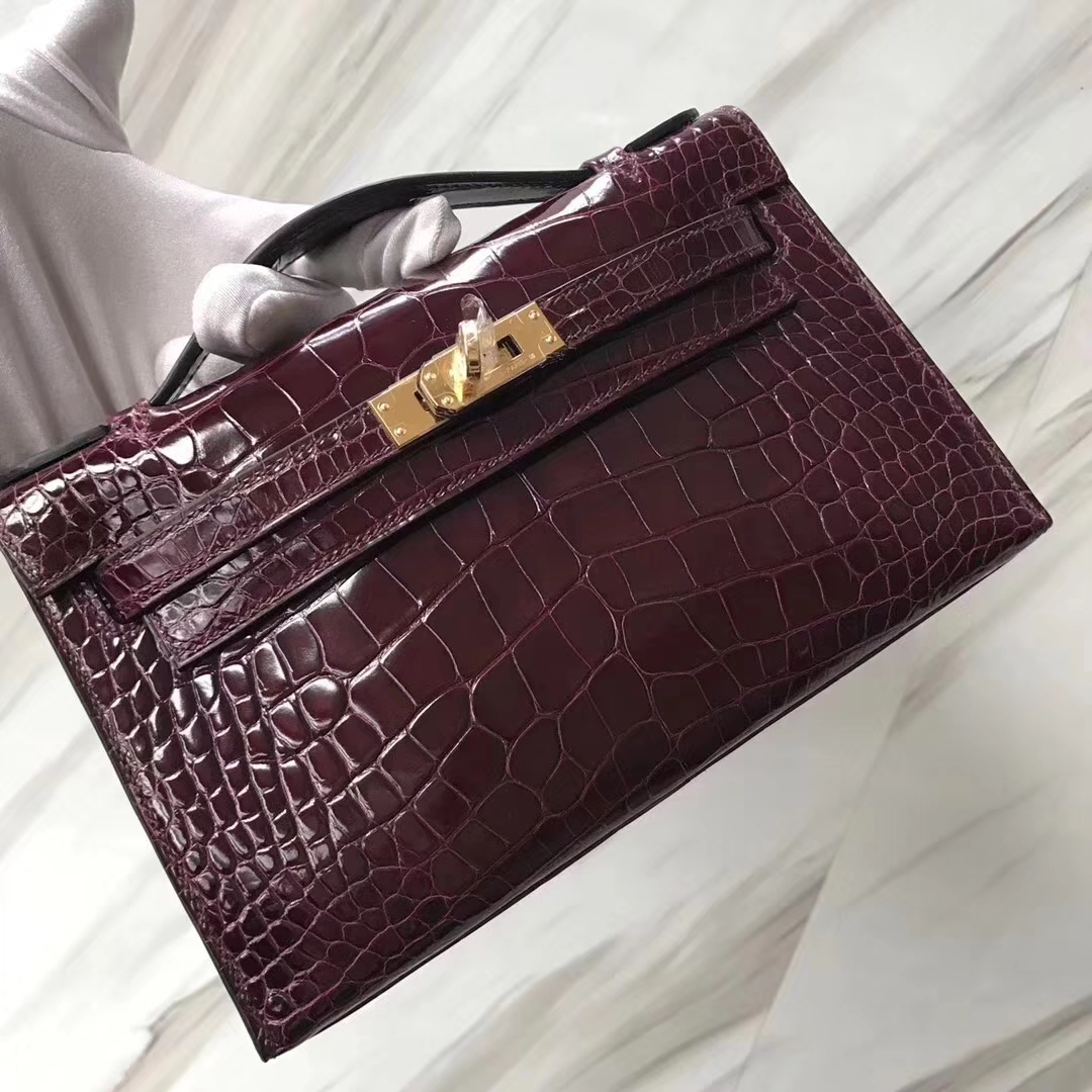 Hermès(爱马仕)Minikelly pochette 亮面鳄鱼 ck57 波尔多酒红 金扣 22cm 手拿包 晚宴包-拉尔森鳄鱼皮具定制 - 爱马仕包包官网 Hermès(爱马仕)Minikelly pochette 亮面鳄鱼 ck57 波尔多酒红 金扣 22cm 手拿包 晚宴包