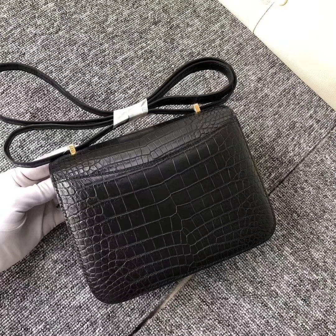 Hermès（爱马仕）Constance空姐包 Alligator matt 雾面鳄鱼 ck89 黑色 noir 金扣 18cm