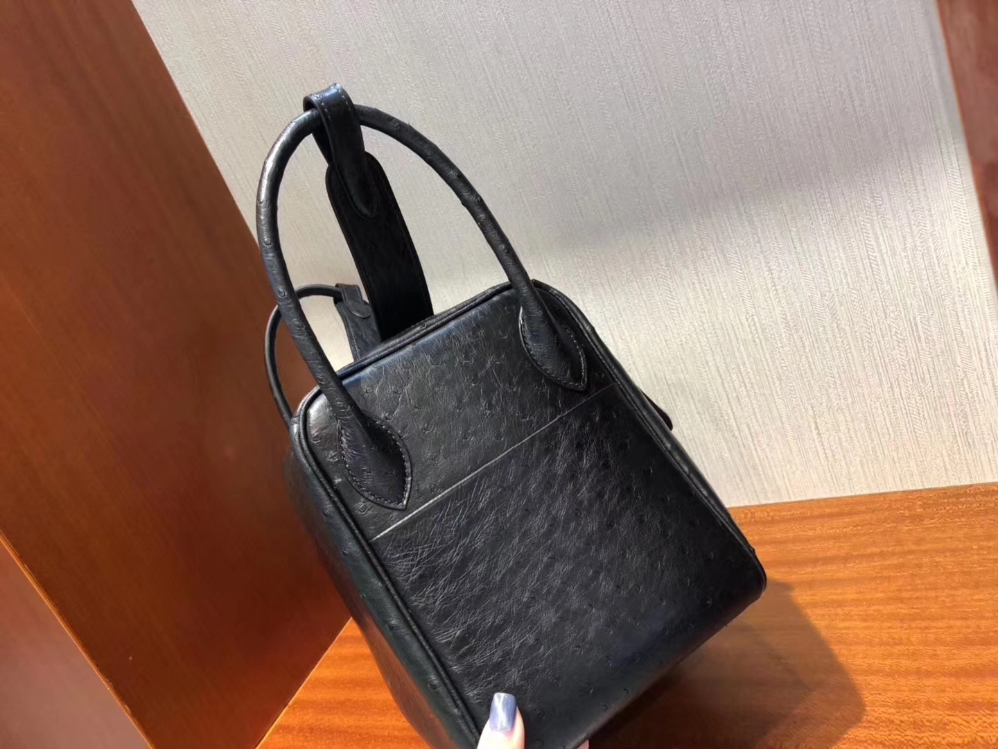 Hermès（爱马仕）Lindy琳迪包 Ostrich kk鸵鸟 ck89 黑色 noir 银扣 30cm