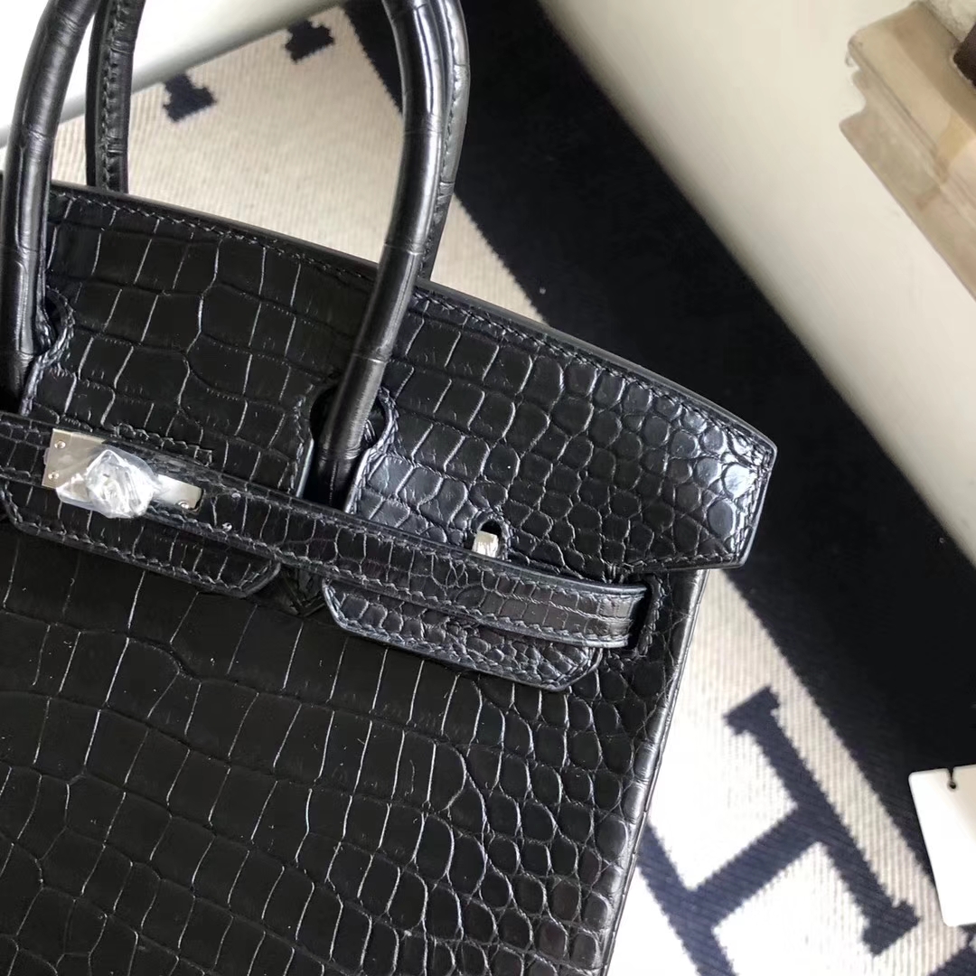 Hermès(爱马仕)Birkin铂金包 雾面倒V澳洲鳄鱼 御用原装HCP鳄鱼皮 CK89黑色 银扣 25cm-拉尔森鳄鱼皮具定制 - 爱马仕包包官网 Hermès(爱马仕)Birkin铂金包 雾面倒V澳洲鳄鱼 御用原装HCP鳄鱼皮 CK89黑色 银扣 25cm