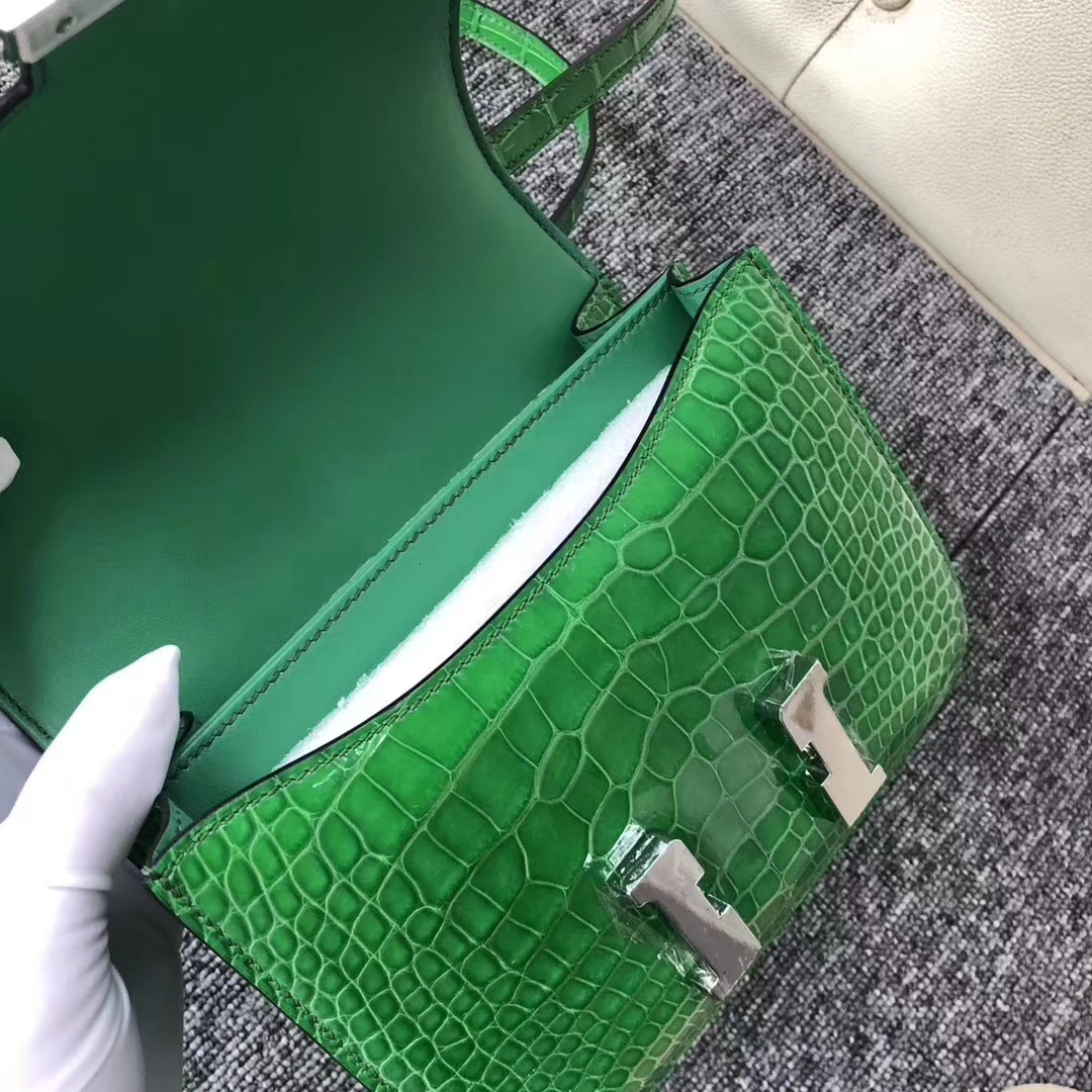 Hermès（爱马仕）Comstance空姐包 Alligator shiny 亮面鳄鱼 1Ｔ 仙人掌绿  银扣 18cm