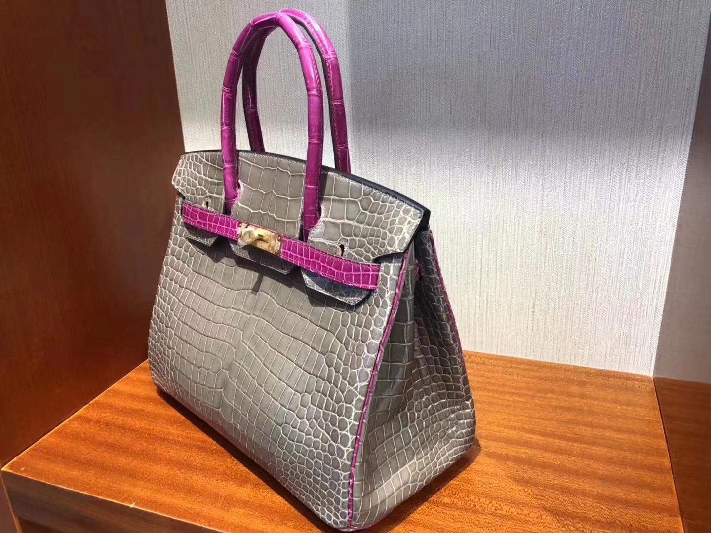 Hermès(爱马仕)Birkin铂金包 ck81 斑鸠灰拼J5 天方夜谭粉紫 亮面澳洲湾鳄 金扣 马蹄印 30cm-拉尔森鳄鱼皮具定制 - 爱马仕包包官网 Hermès(爱马仕)Birkin铂金包 ck81 斑鸠灰拼J5 天方夜谭粉紫 亮面澳洲湾鳄 金扣 马蹄印 30cm