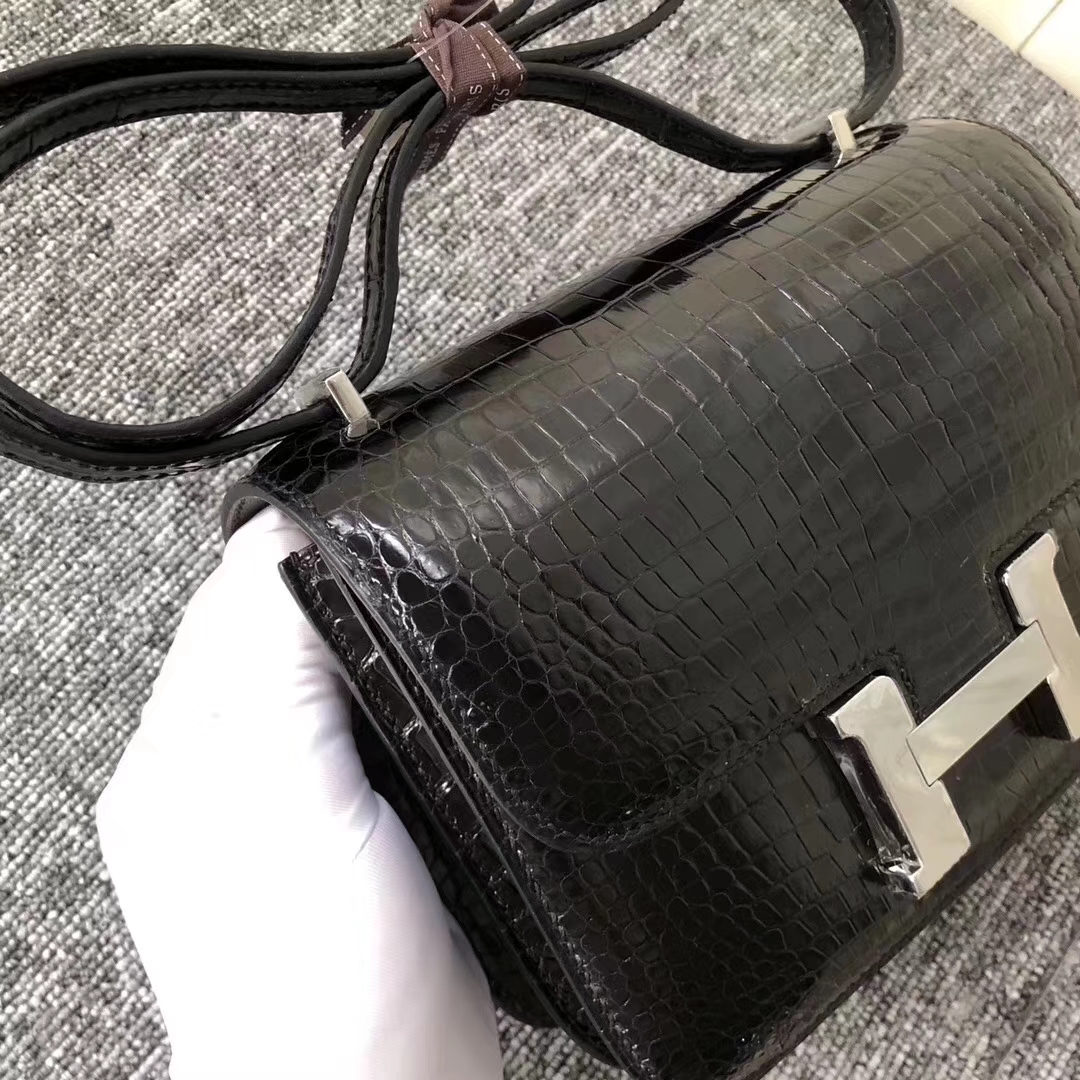 Hermès（爱马仕）Constance空姐包 Porosus shiny 亮面鳄鱼 ck89 黑色 noir 银扣 18cm