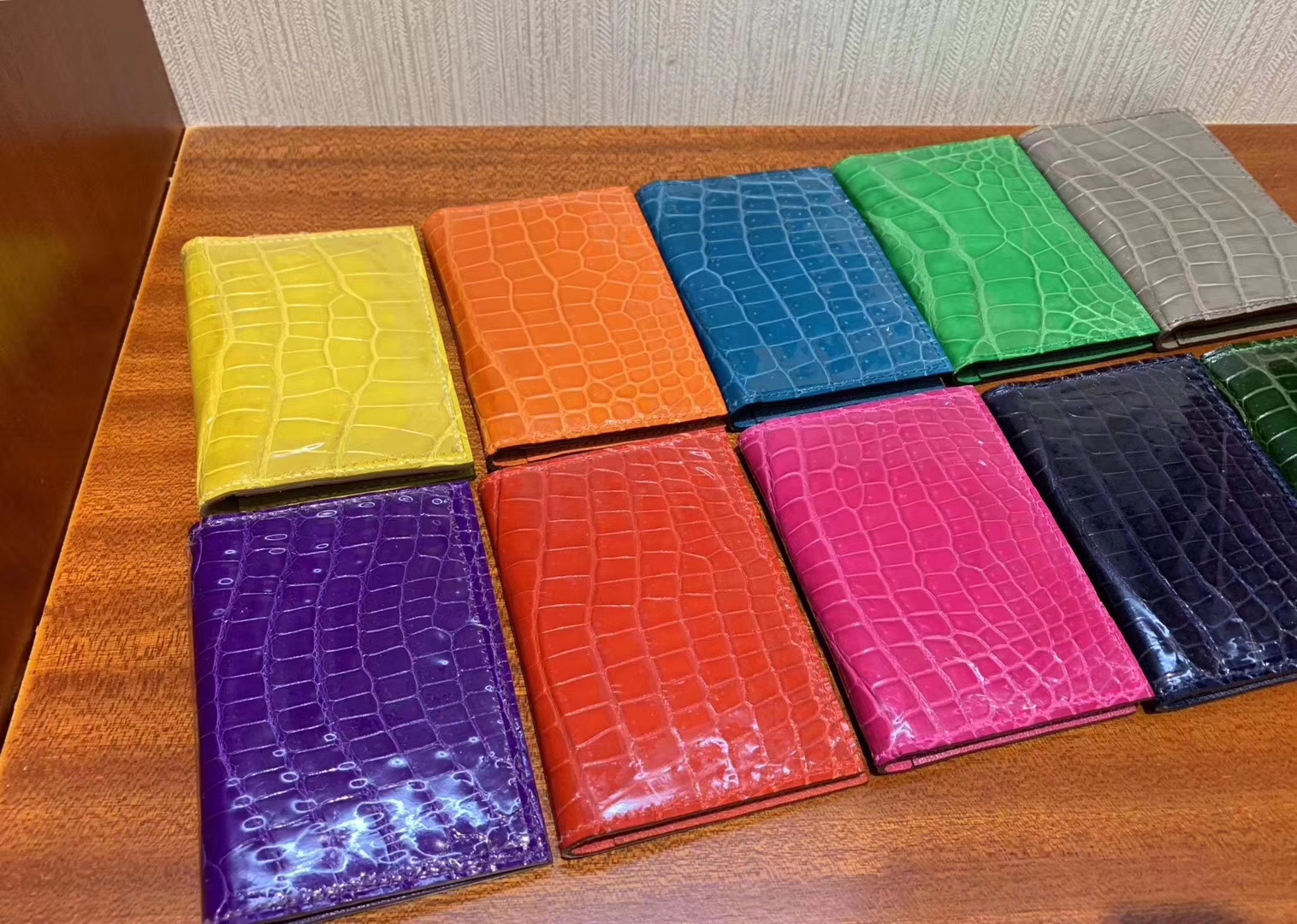 Hermès(爱马仕)新款卡包 亮面鳄鱼 Shiny crocodile 现货-拉尔森鳄鱼皮具定制 - 爱马仕包包官网 Hermès(爱马仕)新款卡包 亮面鳄鱼 Shiny crocodile 现货