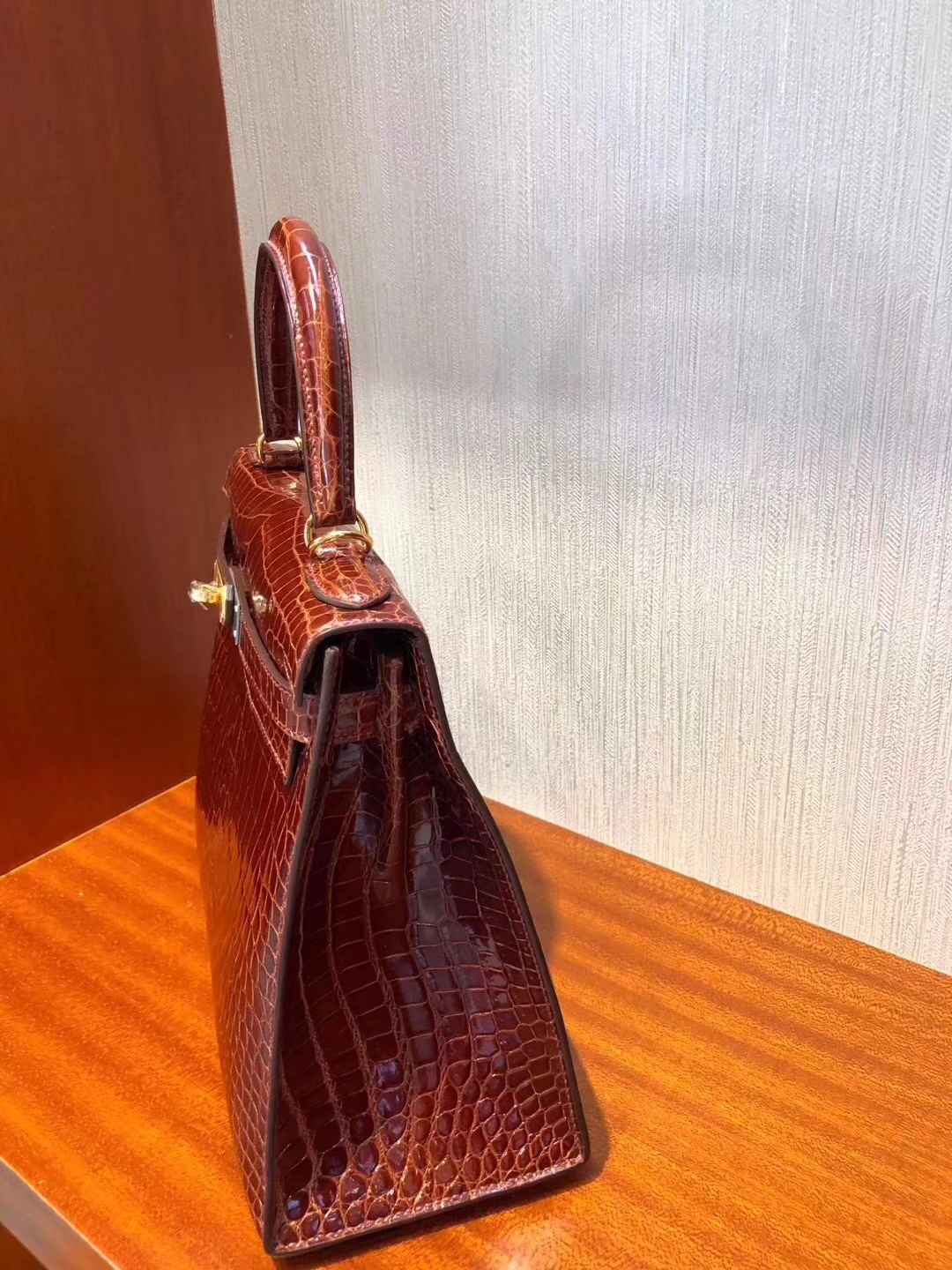 Hermès（爱马仕）Kelly凯莉包 亮面澳洲鳄鱼纹 ck31 蜜糖棕 Miel 金扣 28cm 现货