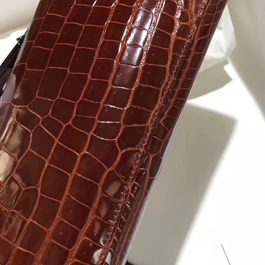 Hermès(爱马仕)Kellycut 31cm 亮面倒V 澳洲湾鳄 Shiny porosus crocodile CC31蜜糖棕 Meile 金扣-拉尔森鳄鱼皮具定制 - 爱马仕包包官网 Hermès(爱马仕)Kellycut 31cm 亮面倒V 澳洲湾鳄 Shiny porosus crocodile CC31蜜糖棕 Meile 金扣