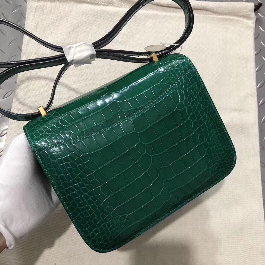 Hermès（爱马仕）Constance 空姐包 亮面方块 美洲鳄鱼 crocodile 6Q翡翠绿 金扣 19cm 现货