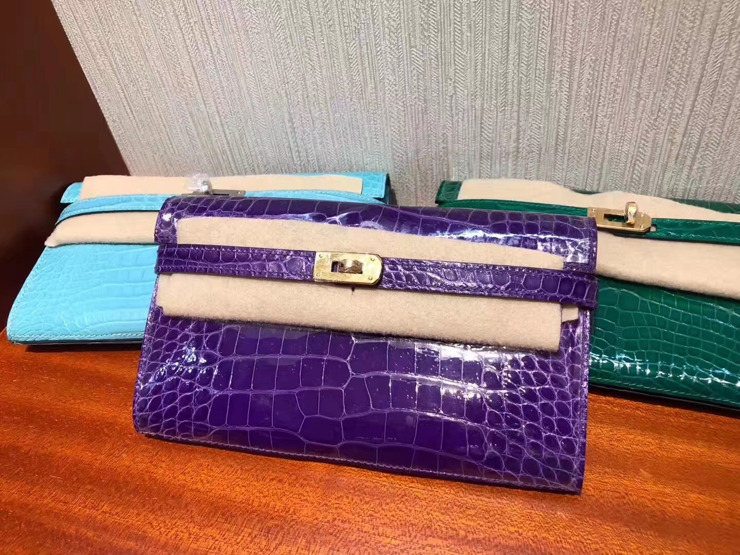 Hermès（爱马仕）Kelly wallet Alligator shiny 5L 极度紫 金扣 超美 钱夹 手包 容量较大