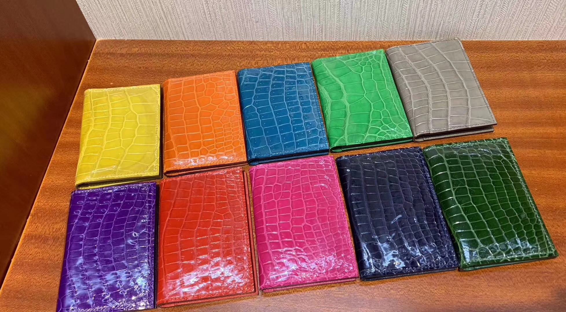 Hermès（爱马仕）新款卡包 亮面鳄鱼 Shiny crocodile 现货