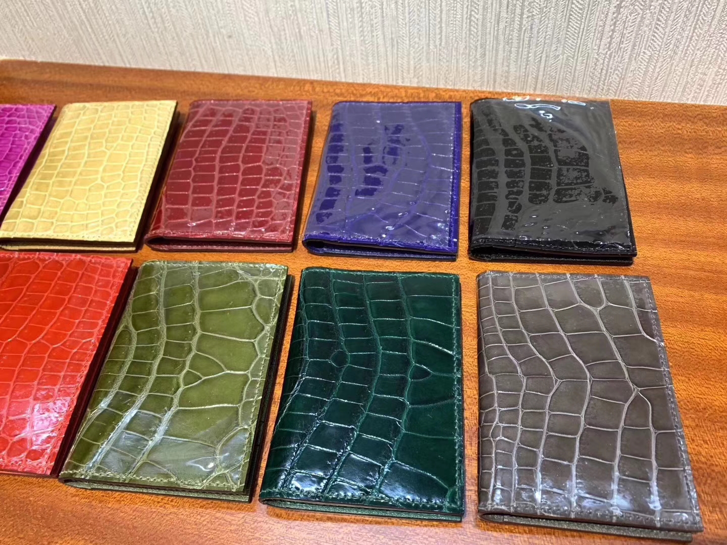 Hermès（爱马仕）新款卡包 亮面鳄鱼 Shiny crocodile 现货