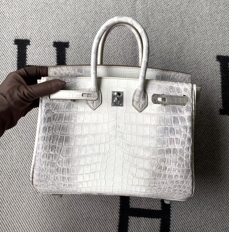 Hermès(爱马仕)Birkin铂金包 喜马拉雅色 包中皇后 银扣 25cm-拉尔森鳄鱼皮具定制 - 爱马仕包包官网 Hermès(爱马仕)Birkin铂金包 喜马拉雅色 包中皇后 银扣 25cm
