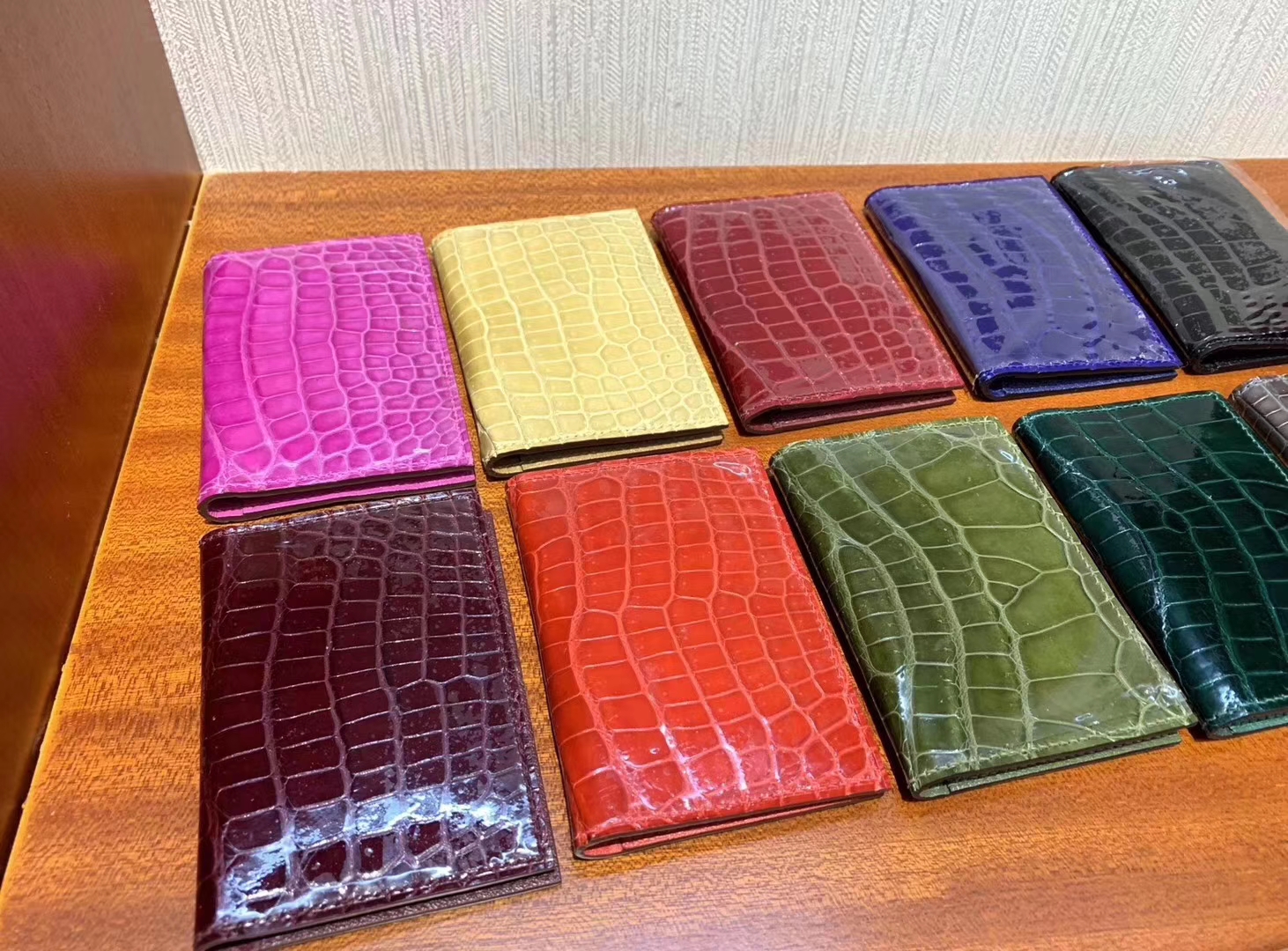 Hermès（爱马仕）新款卡包 亮面鳄鱼 Shiny crocodile 现货