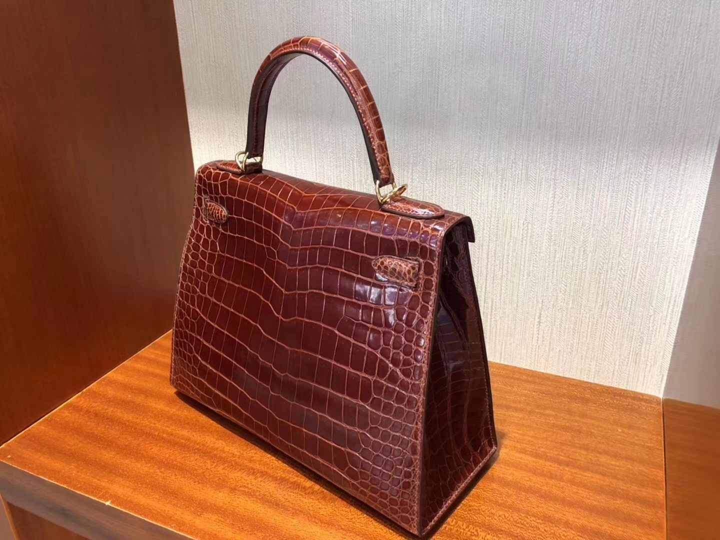 Hermès（爱马仕）Kelly凯莉包 亮面澳洲鳄鱼纹 ck31 蜜糖棕 Miel 金扣 28cm 现货