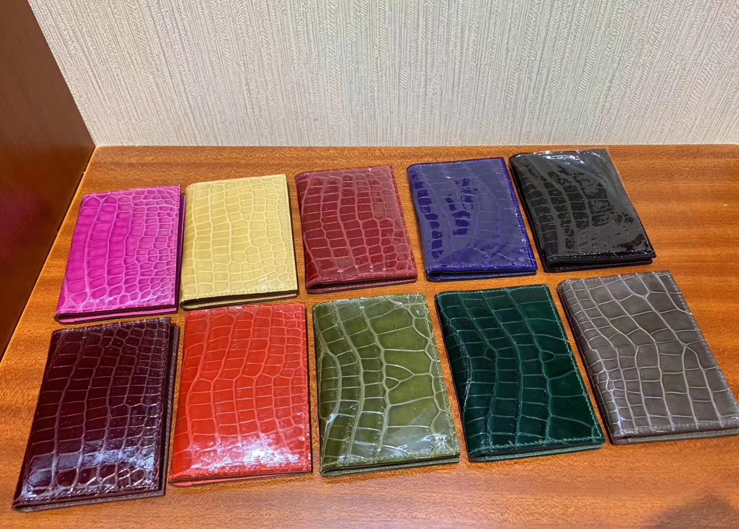 Hermès（爱马仕）新款卡包 亮面鳄鱼 Shiny crocodile 现货