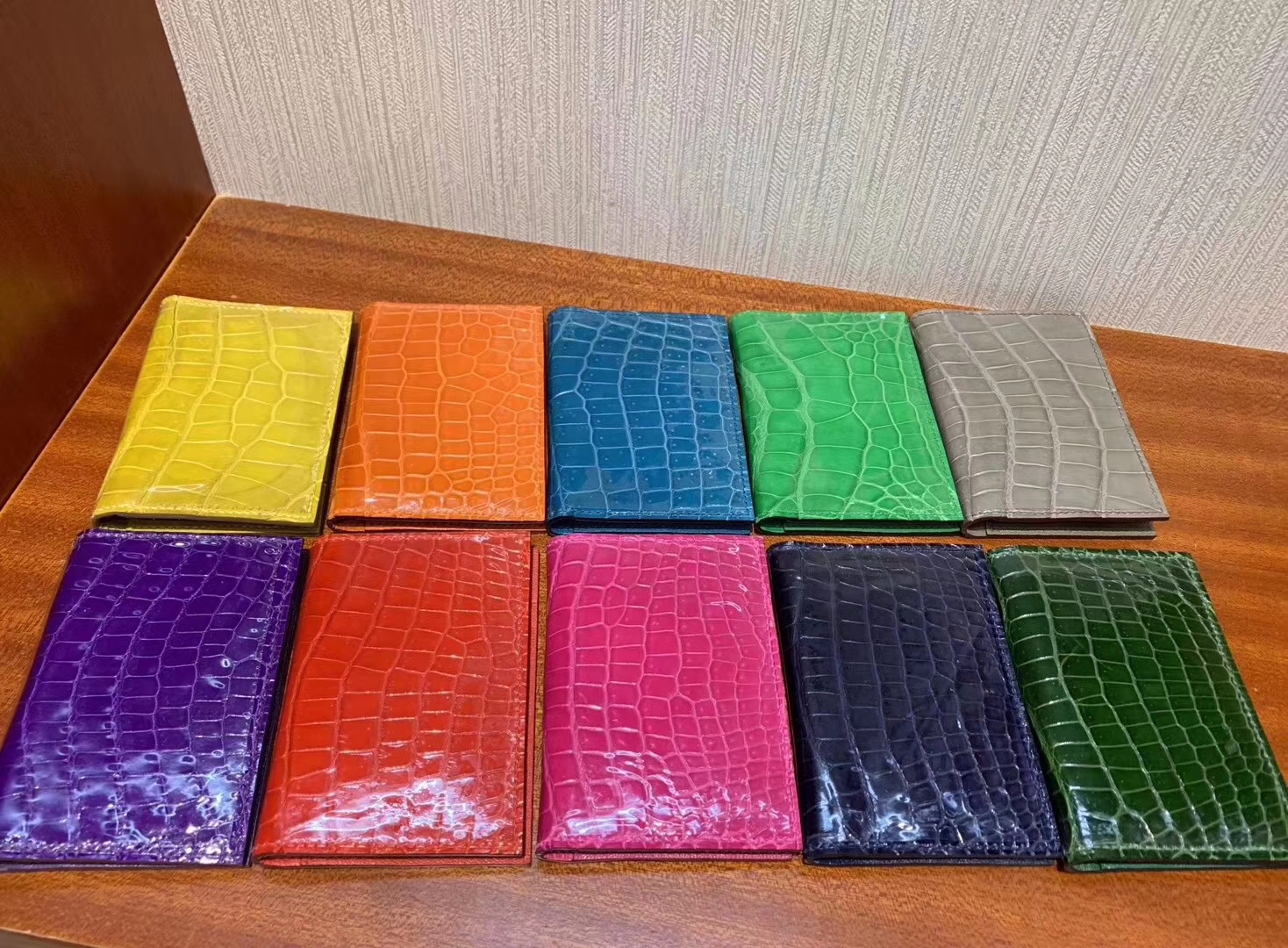 Hermès（爱马仕）新款卡包 亮面鳄鱼 Shiny crocodile 现货