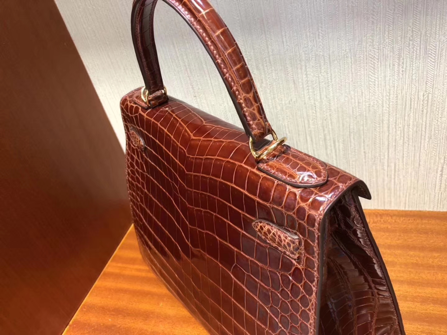 Hermès（爱马仕）Kelly凯莉包 亮面澳洲鳄鱼纹 ck31 蜜糖棕 Miel 金扣 28cm 现货