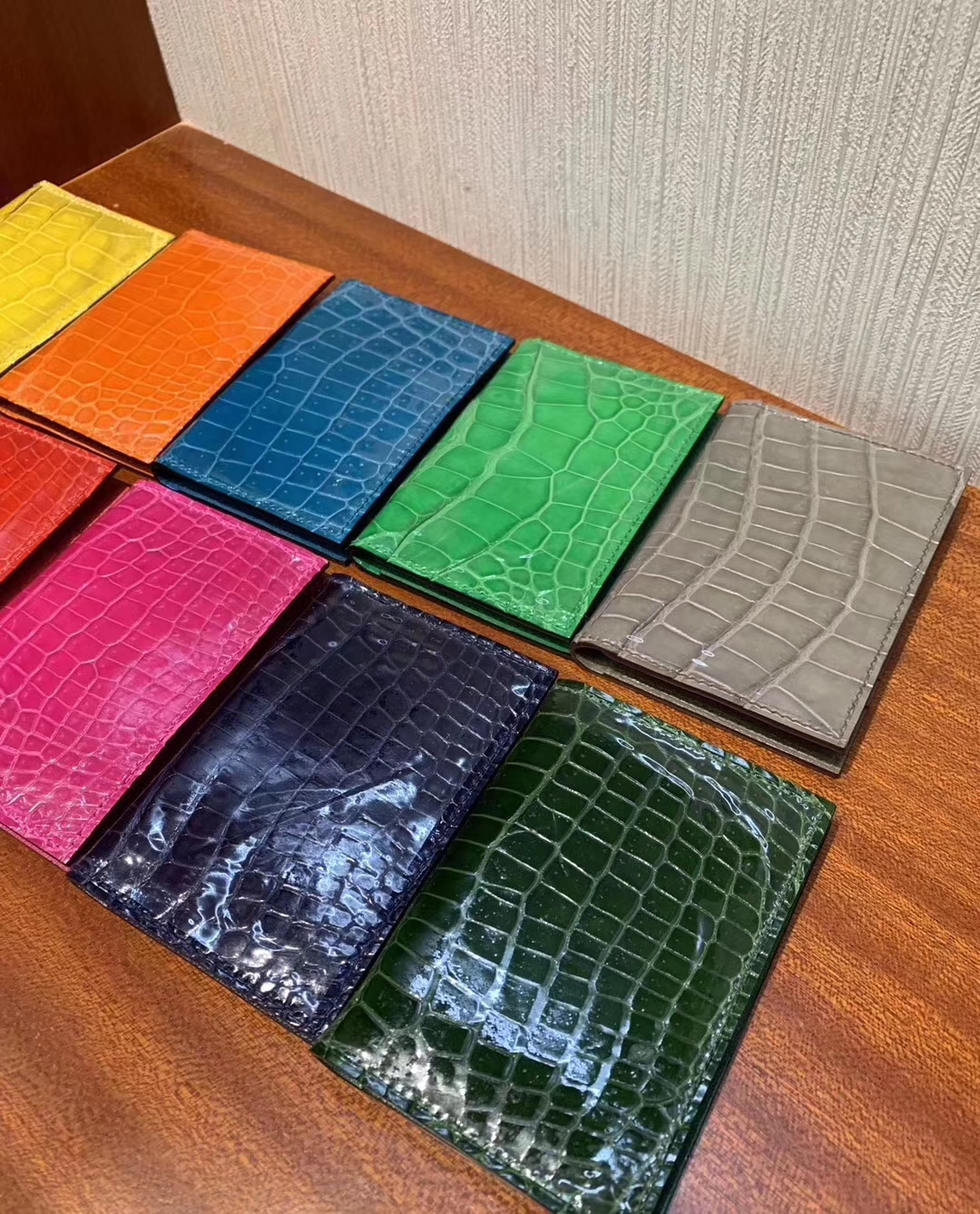 Hermès（爱马仕）新款卡包 亮面鳄鱼 Shiny crocodile 现货