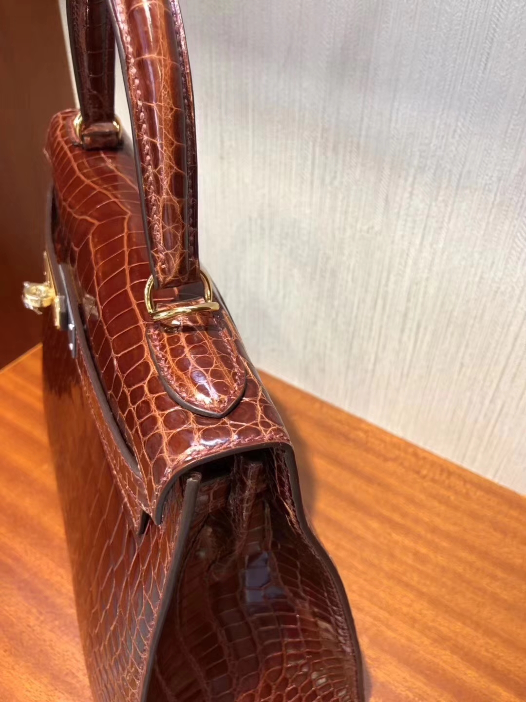 Hermès（爱马仕）Kelly凯莉包 亮面澳洲鳄鱼纹 ck31 蜜糖棕 Miel 金扣 28cm 现货