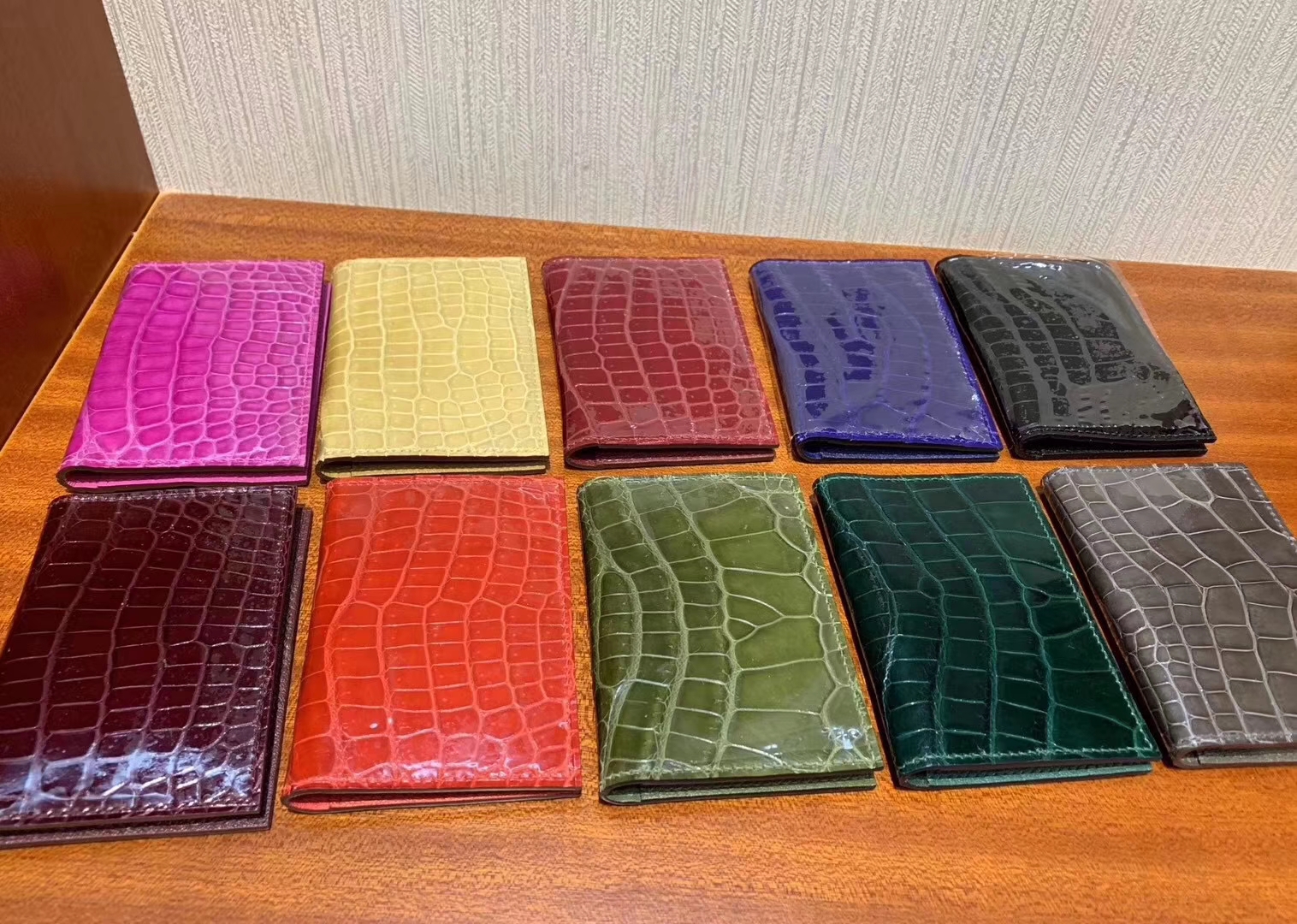 Hermès（爱马仕）新款卡包 亮面鳄鱼 Shiny crocodile 现货