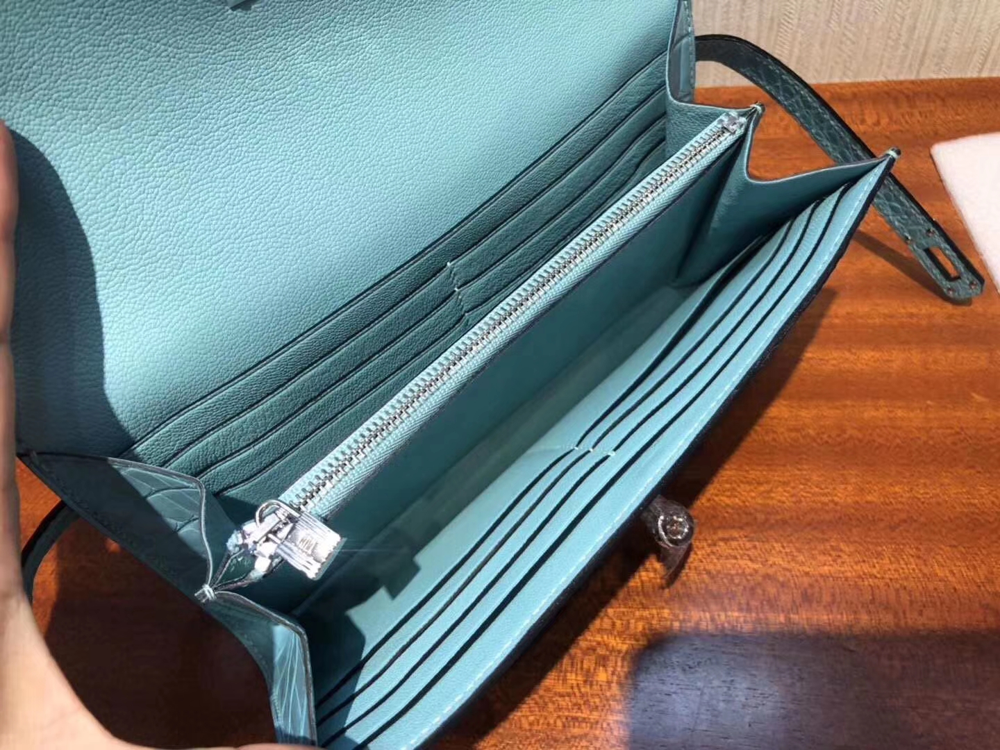 Hermès(爱马仕)Kelly wallet Alligator matt 3Z 圣西尔蓝 银扣 纯粹的蓝色 超美 钱夹 手包-拉尔森鳄鱼皮具定制 - 爱马仕包包官网 Hermès(爱马仕)Kelly wallet Alligator matt 3Z 圣西尔蓝 银扣 纯粹的蓝色 超美 钱夹 手包